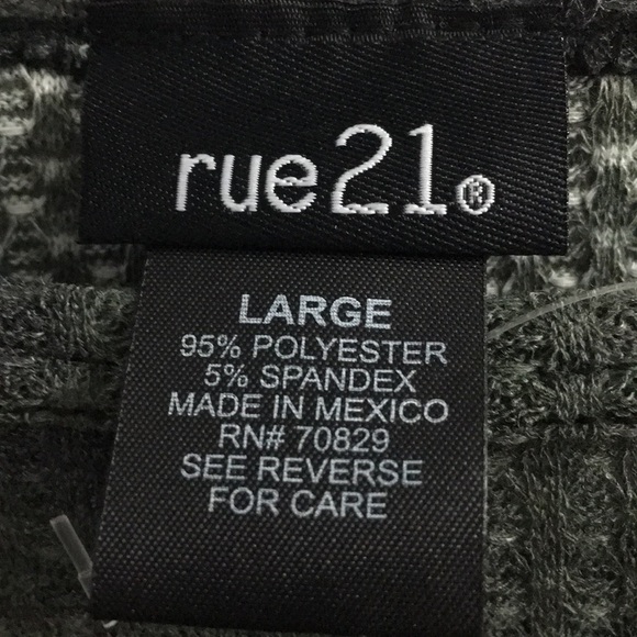 ๐๐PRETTY NWT RUE 21 LRG CAMOUFLAGE CROP TOP๐๐ - Picture 3 of 8